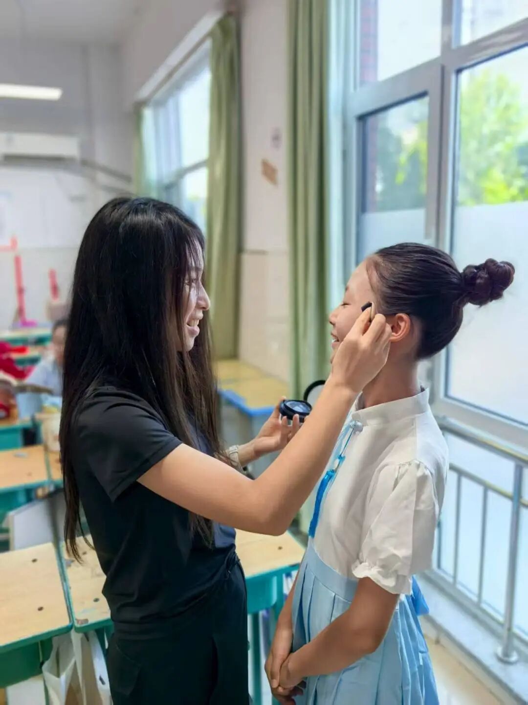 【立小•德育】泪目！六年级学生用红歌致敬信仰，回忆杀来袭，感动全场！