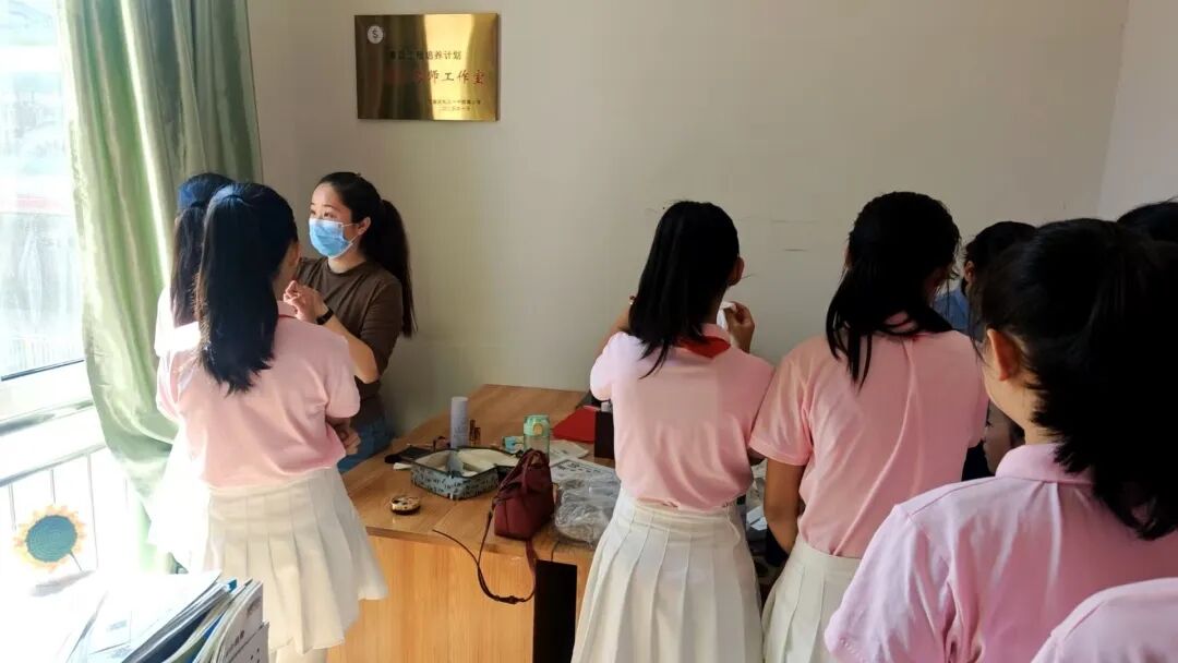 【立小•德育】泪目！六年级学生用红歌致敬信仰，回忆杀来袭，感动全场！