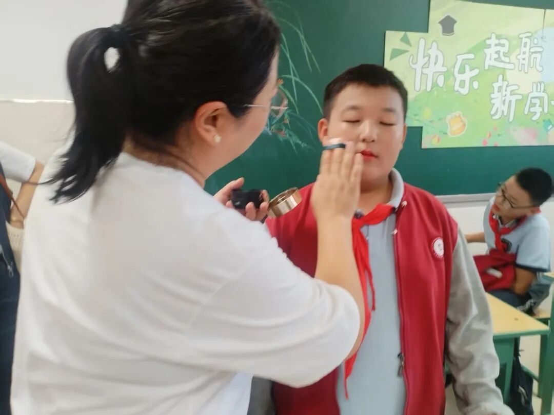 【立小•德育】泪目！六年级学生用红歌致敬信仰，回忆杀来袭，感动全场！