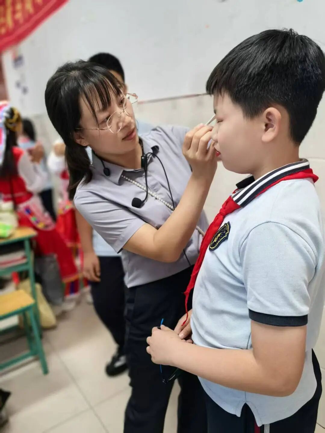 【立小•德育】泪目！六年级学生用红歌致敬信仰，回忆杀来袭，感动全场！