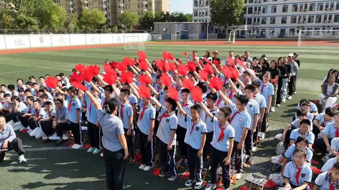 【立小•德育】泪目！六年级学生用红歌致敬信仰，回忆杀来袭，感动全场！