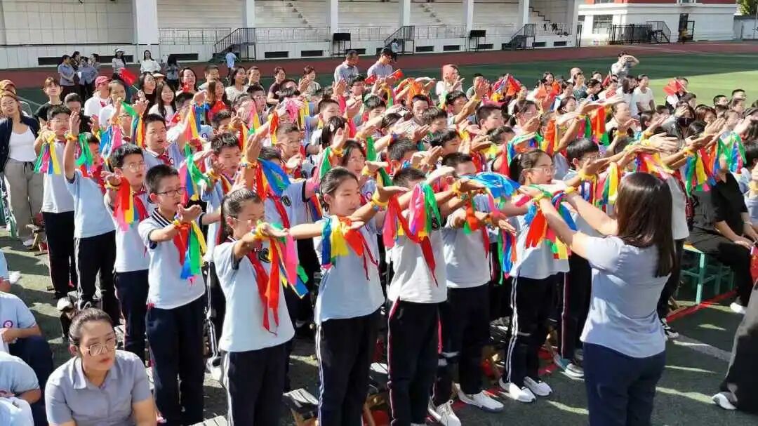 【立小•德育】泪目！六年级学生用红歌致敬信仰，回忆杀来袭，感动全场！
