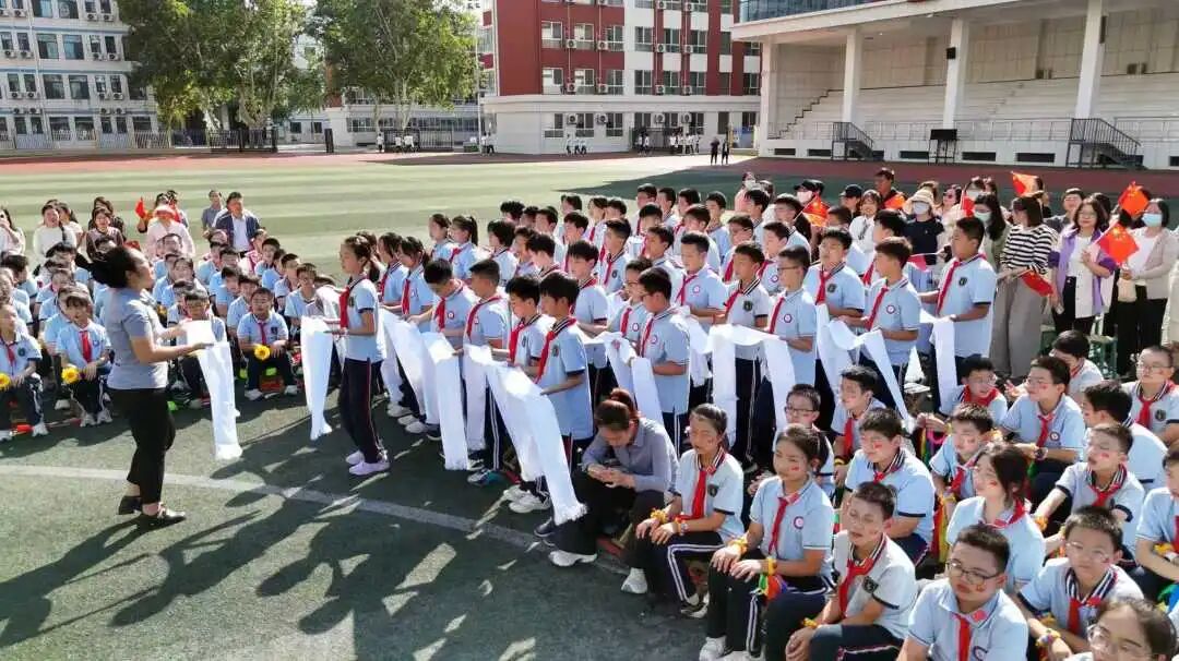 【立小•德育】泪目！六年级学生用红歌致敬信仰，回忆杀来袭，感动全场！
