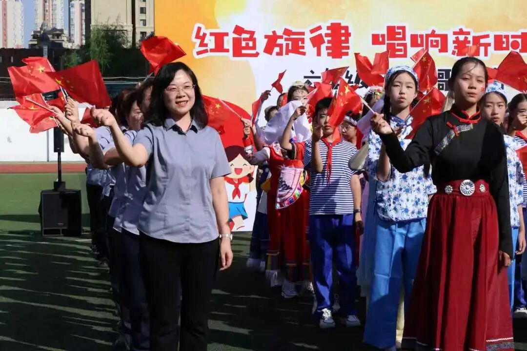 【立小•德育】泪目！六年级学生用红歌致敬信仰，回忆杀来袭，感动全场！