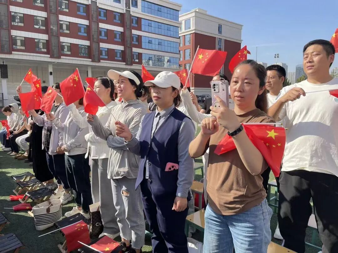 【立小•德育】泪目！六年级学生用红歌致敬信仰，回忆杀来袭，感动全场！