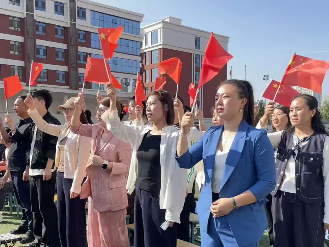 【立小•德育】泪目！六年级学生用红歌致敬信仰，回忆杀来袭，感动全场！