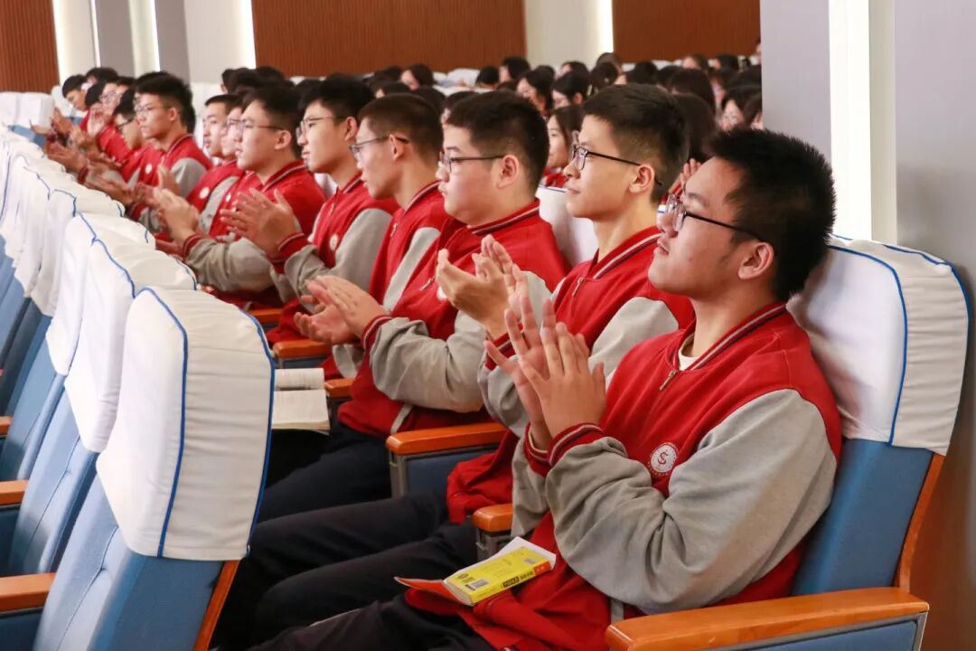 厉兵秣马展锋芒 青春誓师筑梦航丨高三年级表彰大会圆满举行