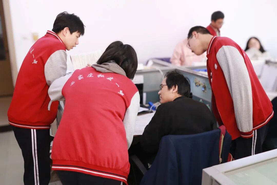 那个背影，定格在私立一中学生的青春里