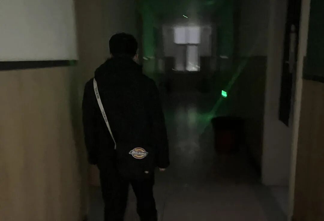 那个背影，定格在私立一中学生的青春里