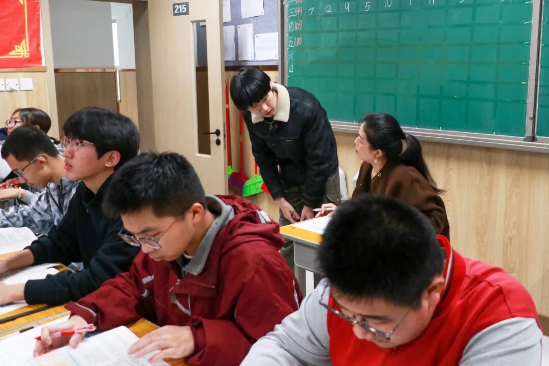 携手同心 共育未来丨高一年级家长开放日，家校携手共筑学生成长路