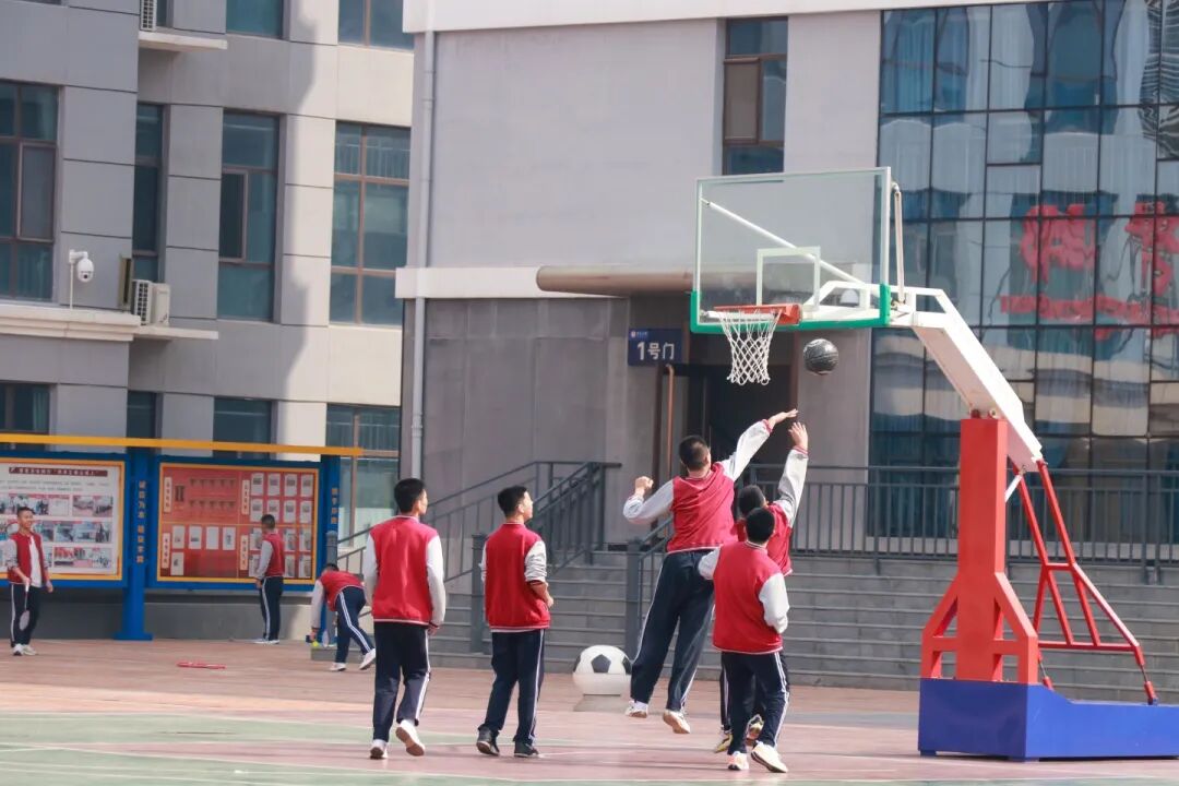 校园温度计丨刻度上的时光与热爱