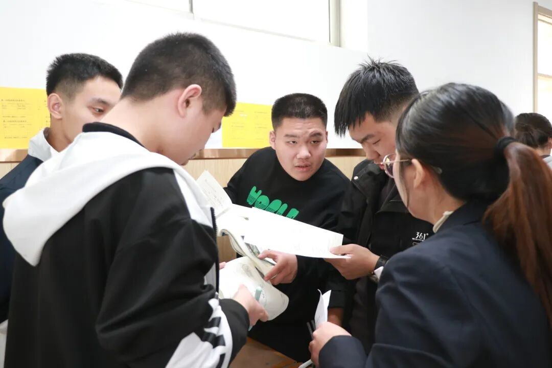 校园温度计丨刻度上的时光与热爱