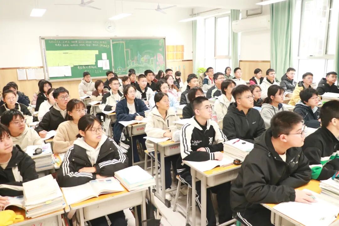 校园温度计丨刻度上的时光与热爱