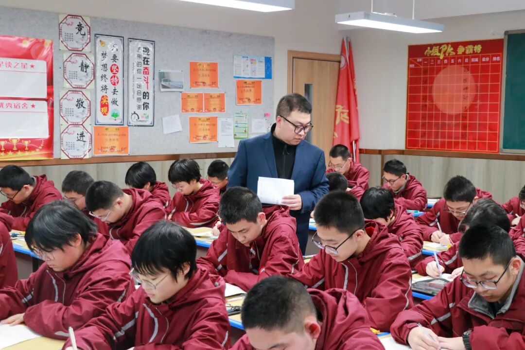 校园温度计丨刻度上的时光与热爱