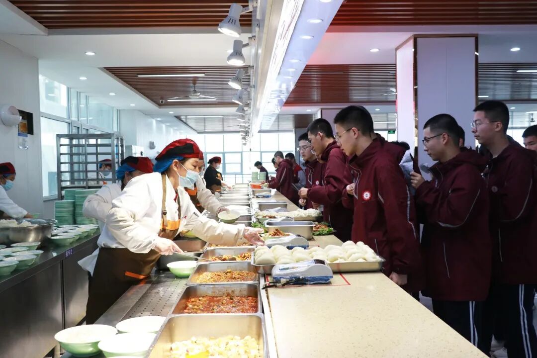 校园温度计丨刻度上的时光与热爱