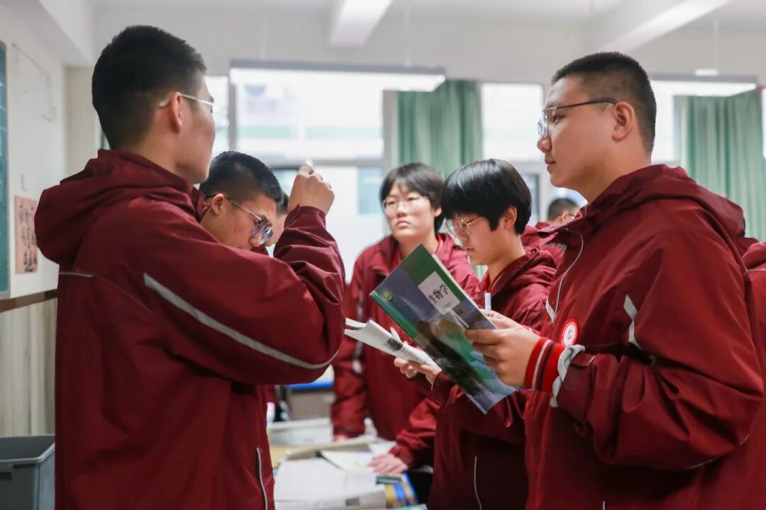 校园温度计丨刻度上的时光与热爱