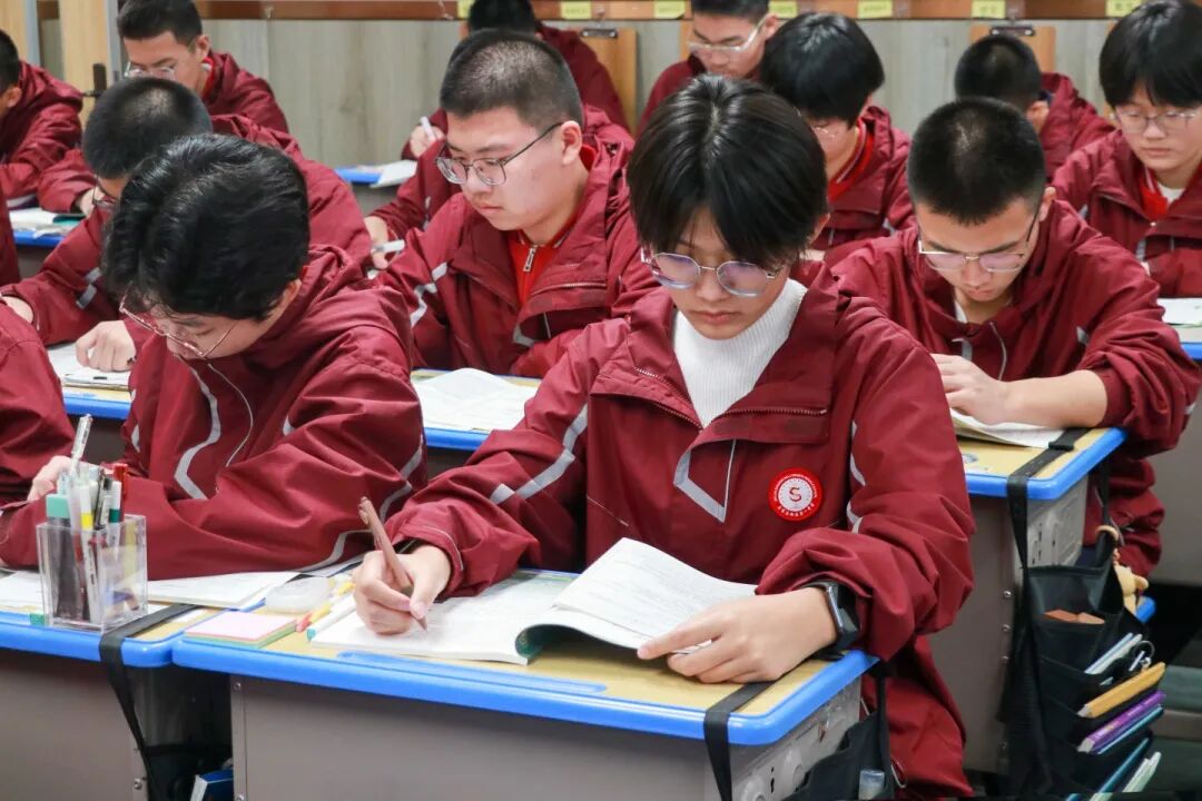 校园温度计丨刻度上的时光与热爱