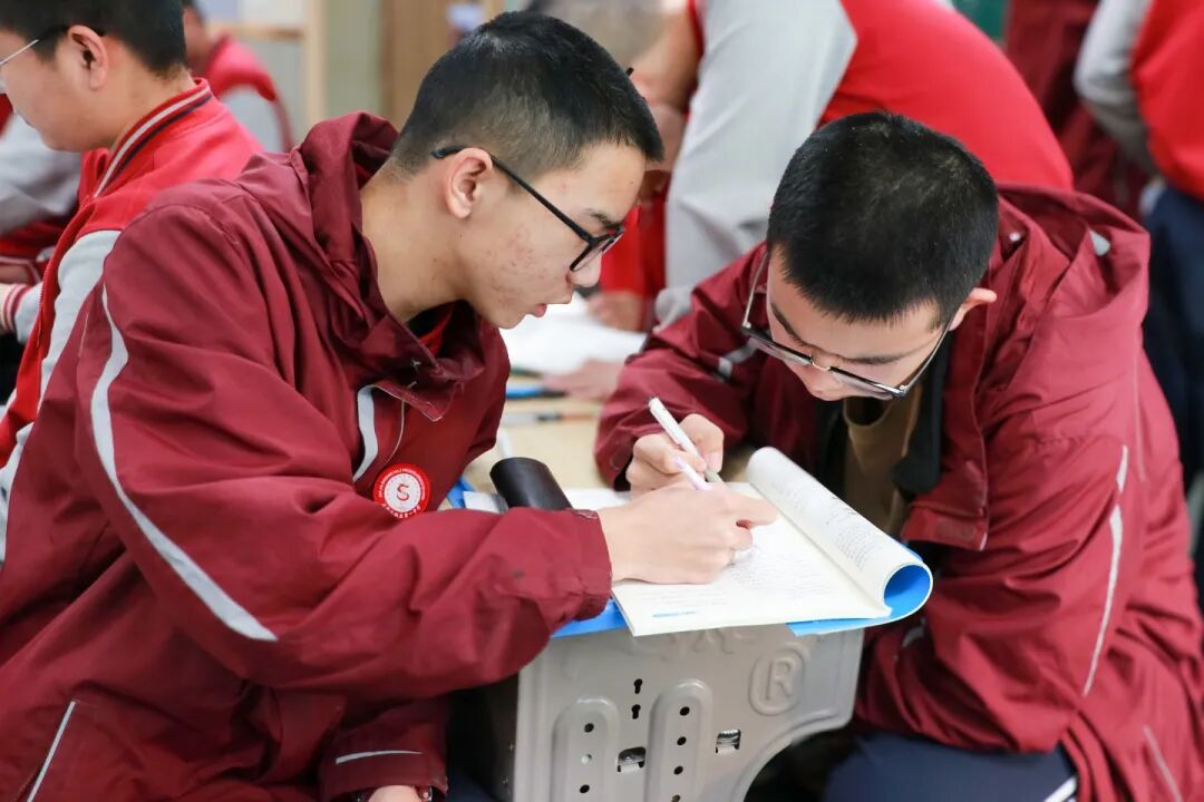 校园温度计丨刻度上的时光与热爱