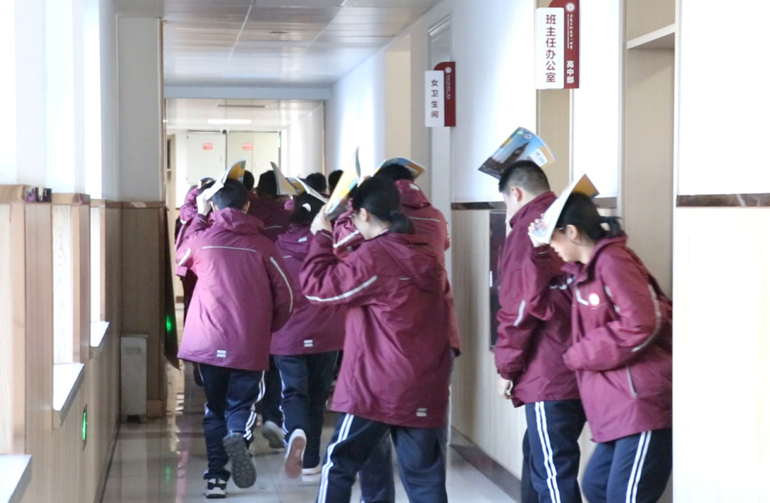 居安思危 防范未然丨我校举行防震应急疏散实战演练