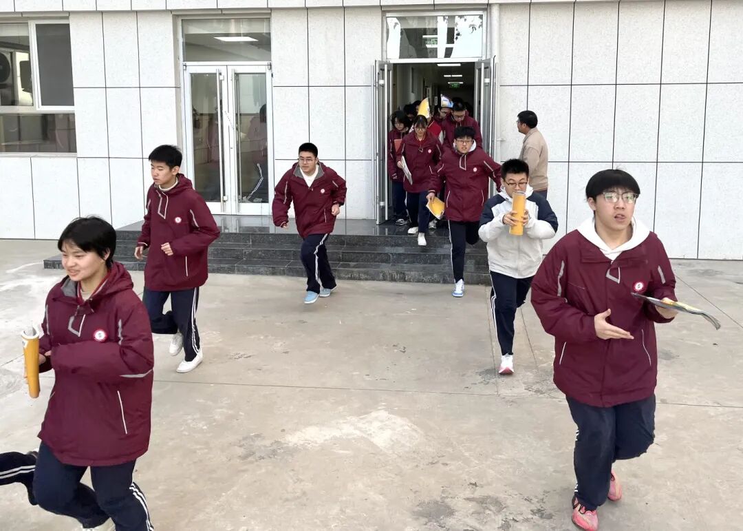 居安思危 防范未然丨我校举行防震应急疏散实战演练