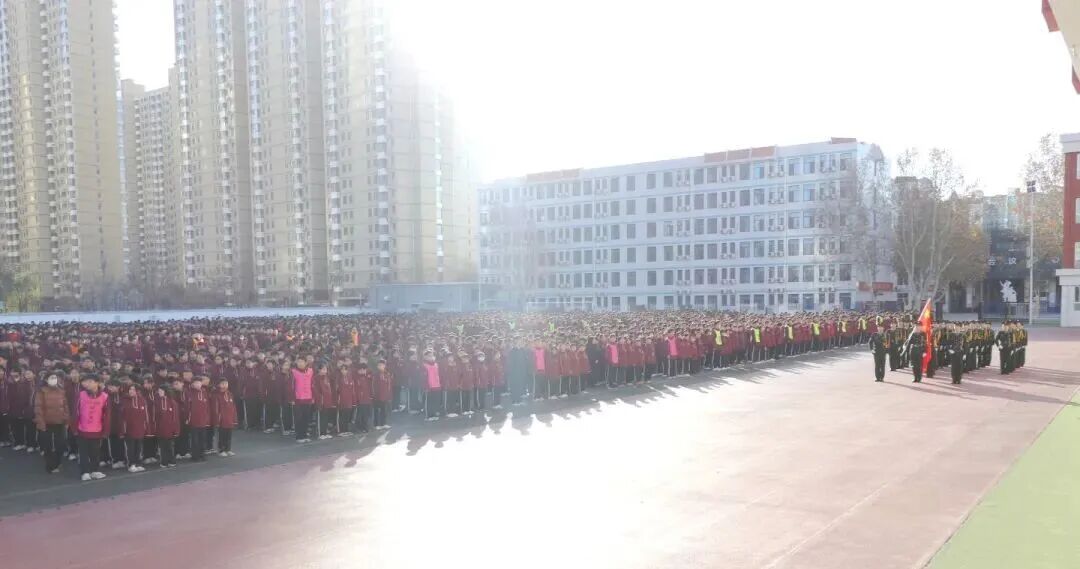 以国之名寄哀思 以史为鉴砺初心｜私立一中举行国家公祭日主题升旗仪式