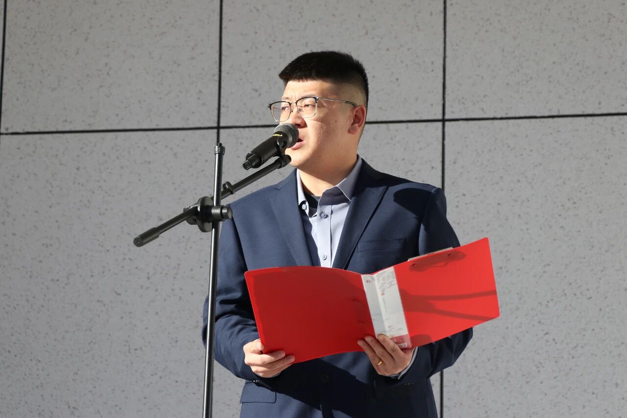 以国之名寄哀思 以史为鉴砺初心｜私立一中举行国家公祭日主题升旗仪式