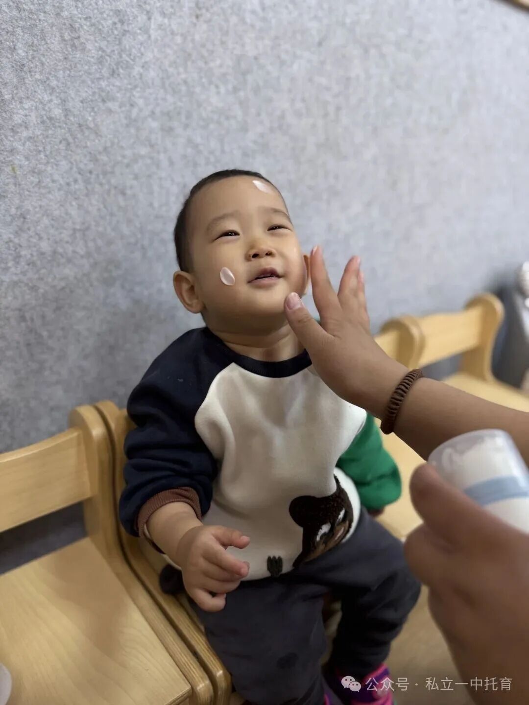 托育冬季健康指南，守护萌娃温暖过冬