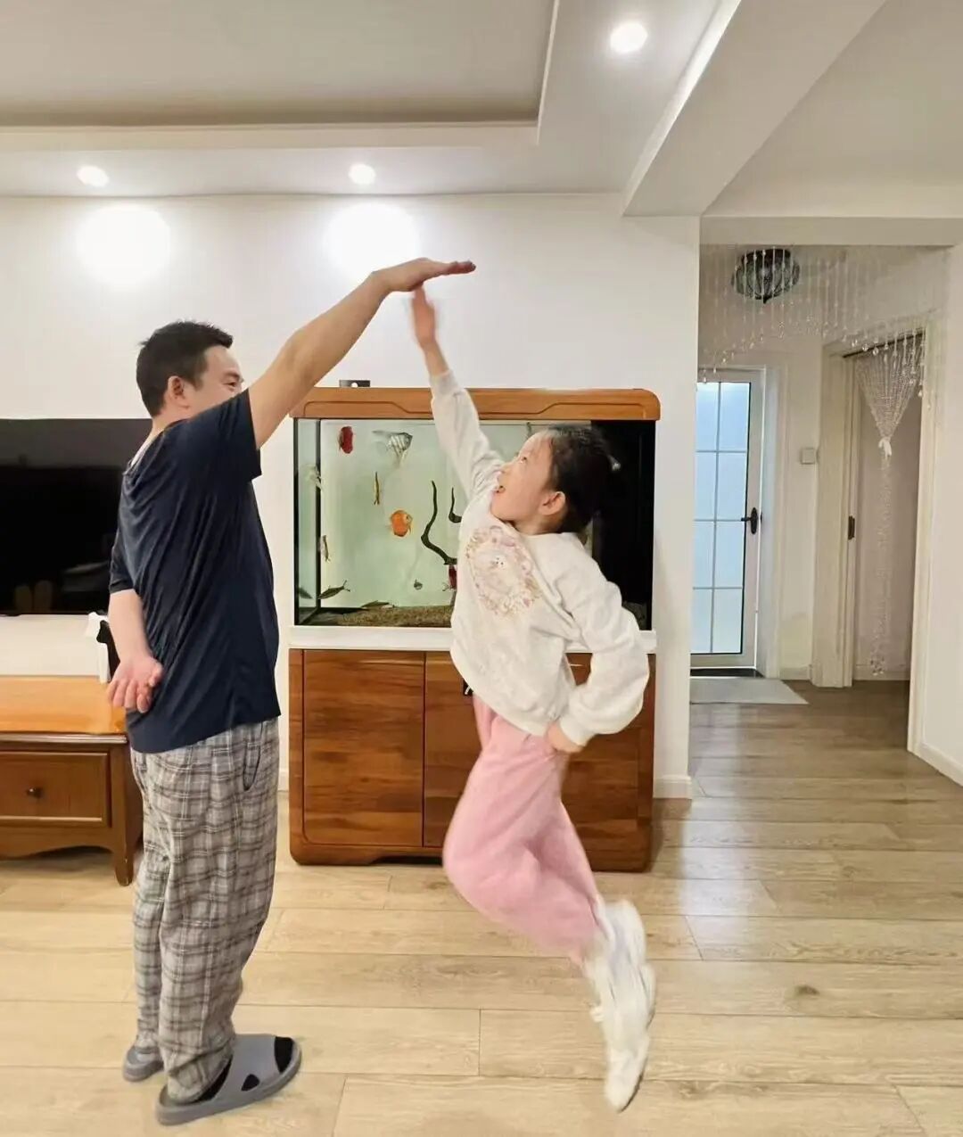 【立小•体育】运动相伴暖冬日 亲子携手向未来｜立小冬季三跳一拔对抗赛纪实