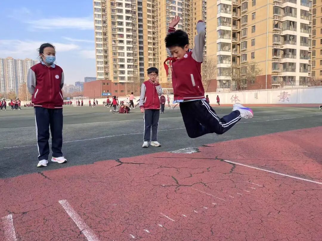 【立小•体育】运动相伴暖冬日 亲子携手向未来｜立小冬季三跳一拔对抗赛纪实