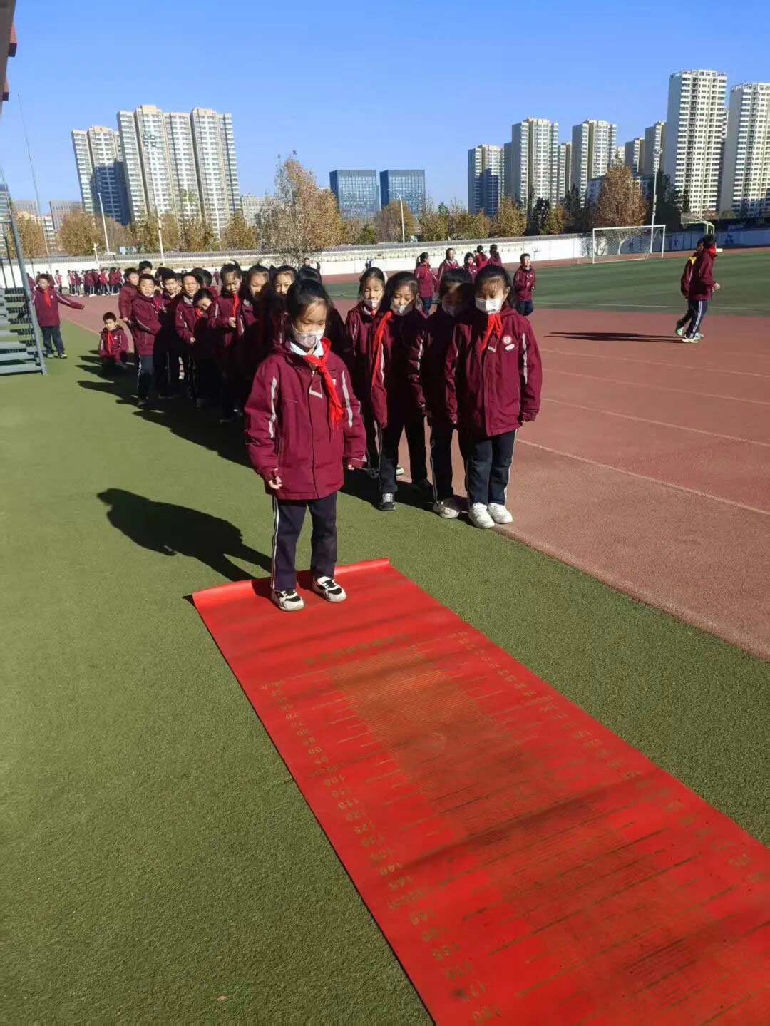 【立小•体育】运动相伴暖冬日 亲子携手向未来｜立小冬季三跳一拔对抗赛纪实