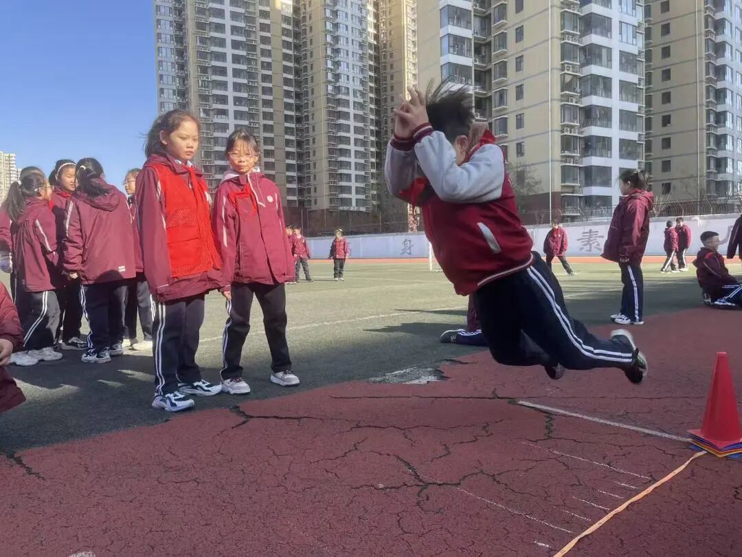 【立小•体育】运动相伴暖冬日 亲子携手向未来｜立小冬季三跳一拔对抗赛纪实