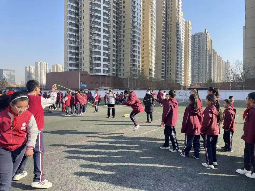 【立小•体育】运动相伴暖冬日 亲子携手向未来｜立小冬季三跳一拔对抗赛纪实