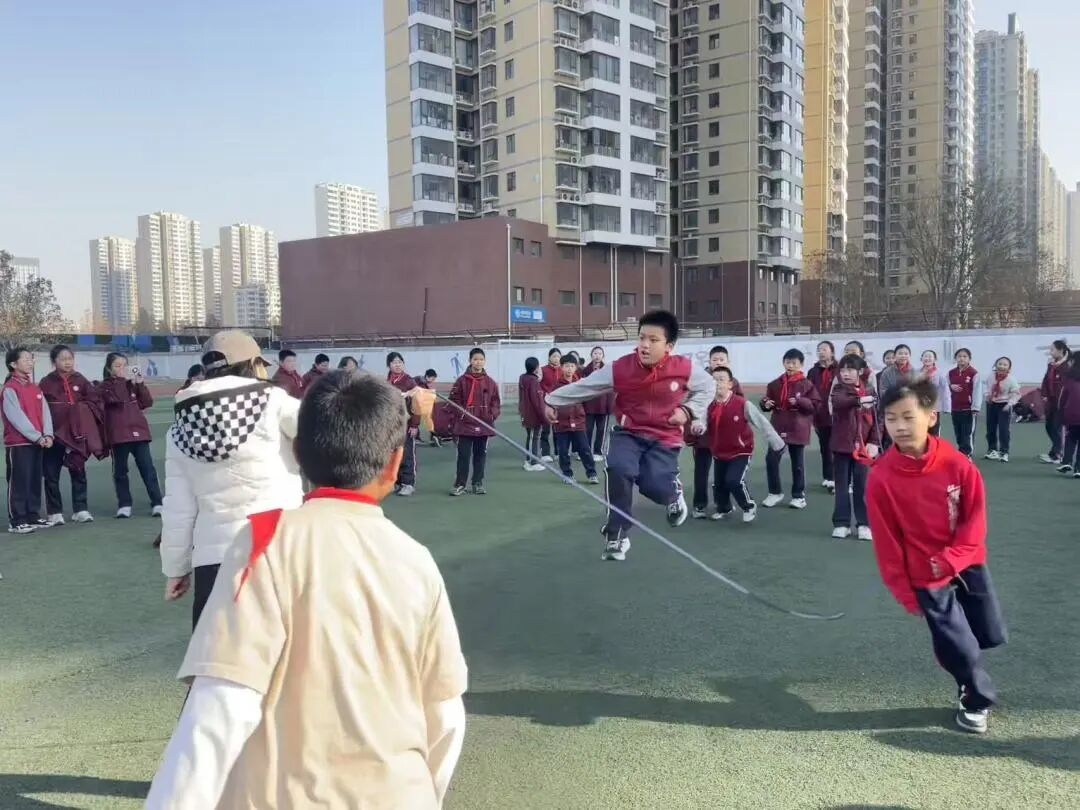 【立小•体育】运动相伴暖冬日 亲子携手向未来｜立小冬季三跳一拔对抗赛纪实