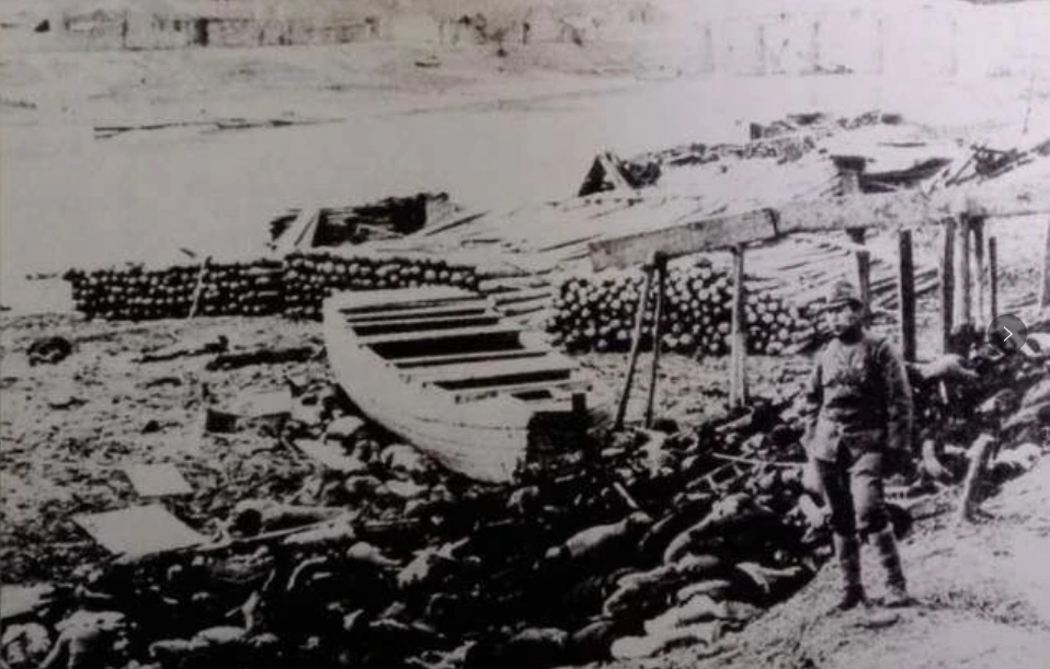 今天，不论你在哪里，请为南京大屠杀死难同胞默哀