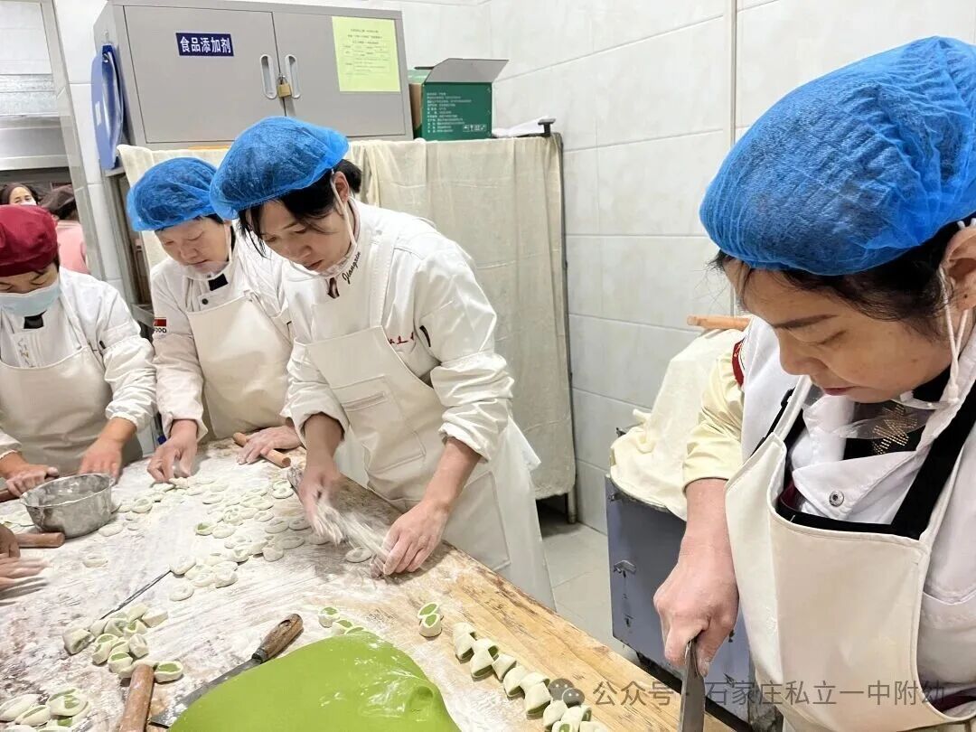 【私立一中幼儿园】冬至吃饺子啦！