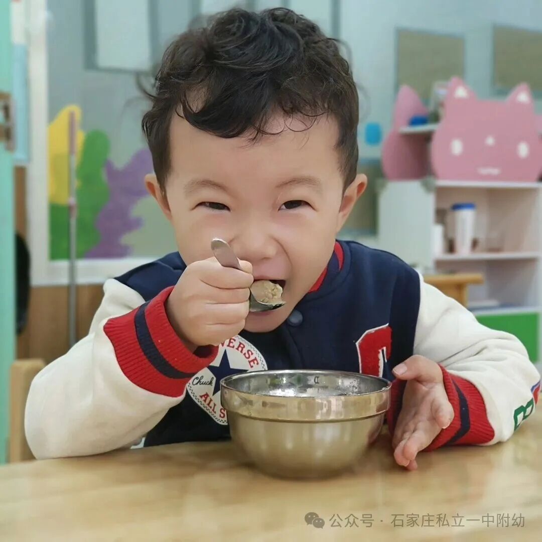 【私立一中幼儿园】冬至吃饺子啦！