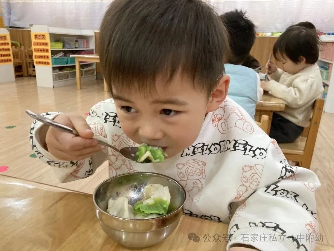 【私立一中幼儿园】冬至吃饺子啦！