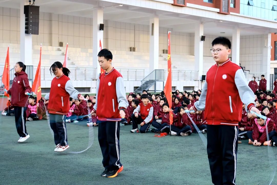 跃动青春,绳采飞扬! 私立一中初一跳绳赛见证速度与团结的荣光