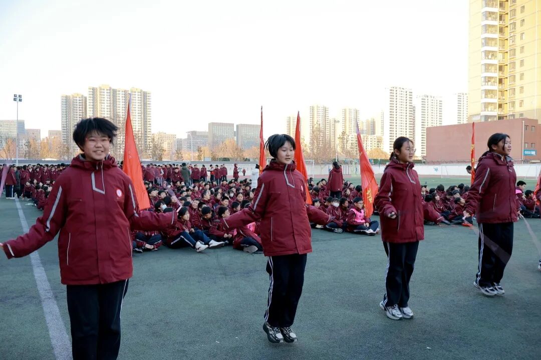 跃动青春,绳采飞扬! 私立一中初一跳绳赛见证速度与团结的荣光