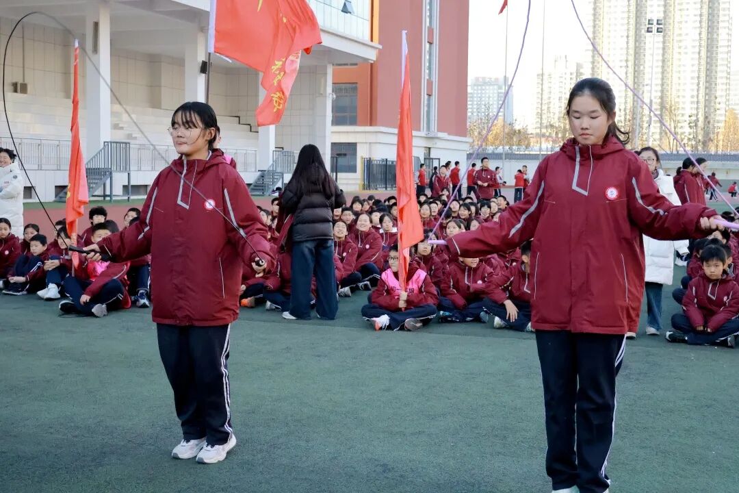 跃动青春,绳采飞扬! 私立一中初一跳绳赛见证速度与团结的荣光