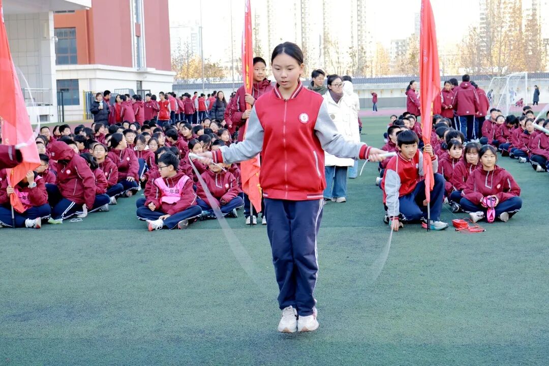 跃动青春,绳采飞扬! 私立一中初一跳绳赛见证速度与团结的荣光