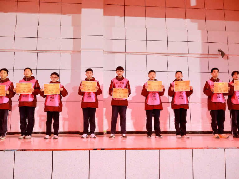 跃动青春,绳采飞扬! 私立一中初一跳绳赛见证速度与团结的荣光