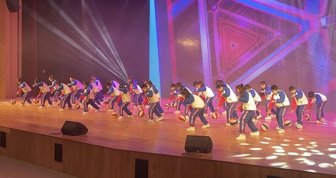 政校社联动，童心颂新年：这场联欢会不一般！