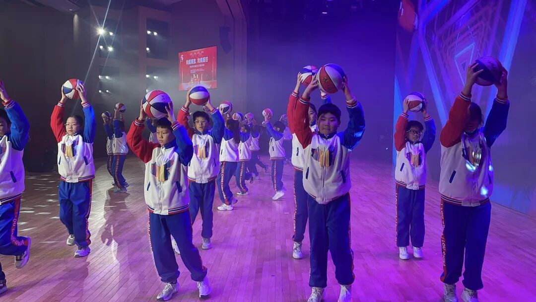 政校社联动，童心颂新年：这场联欢会不一般！