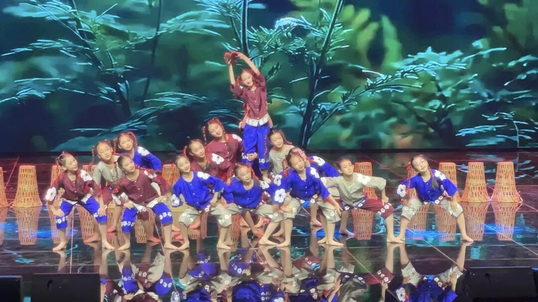 政校社联动，童心颂新年：这场联欢会不一般！