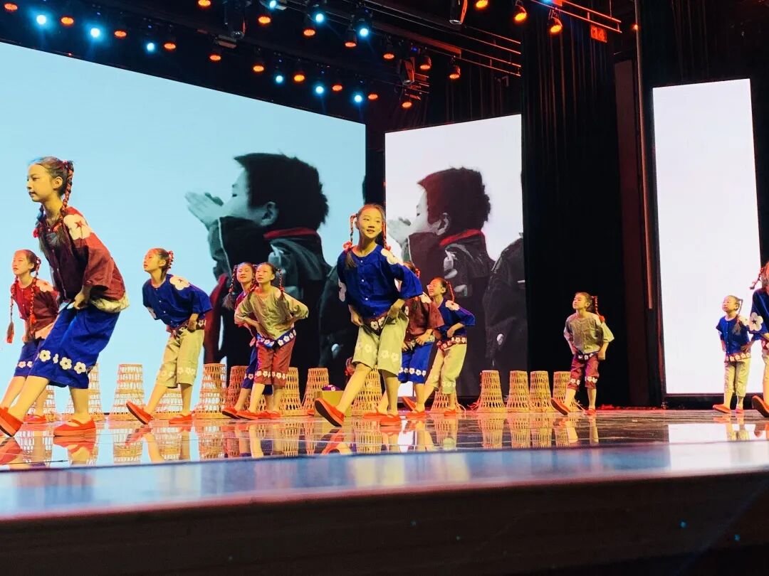 政校社联动，童心颂新年：这场联欢会不一般！