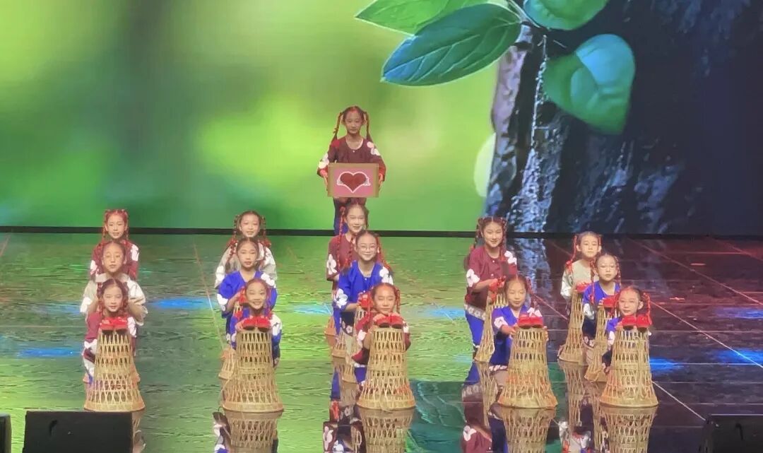 政校社联动，童心颂新年：这场联欢会不一般！