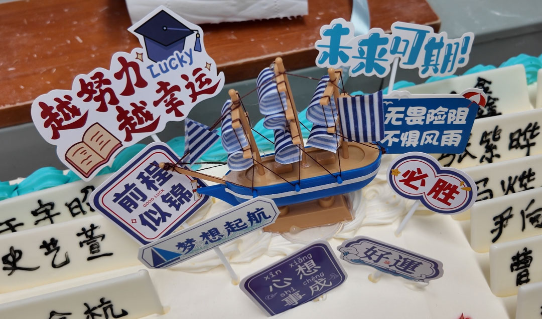 元旦狂欢，岁末教室里的诗与歌丨私立一中学生元旦联欢活动温情举行