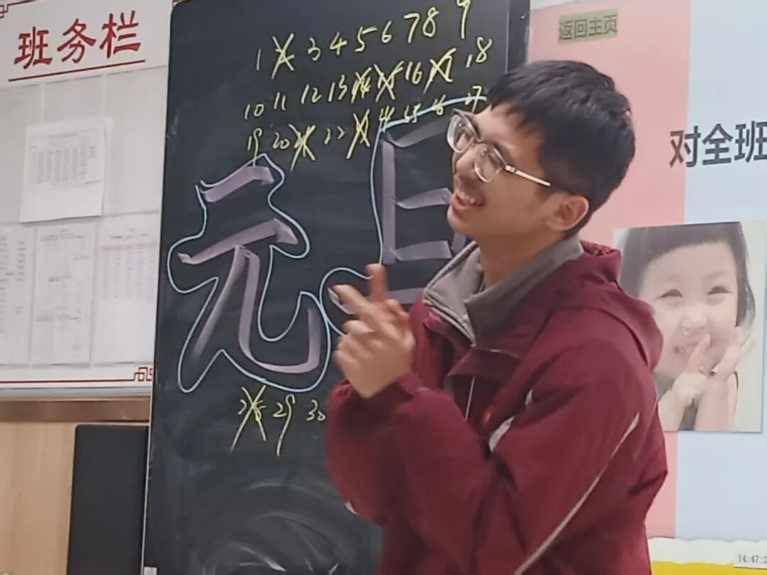 元旦狂欢，岁末教室里的诗与歌丨私立一中学生元旦联欢活动温情举行