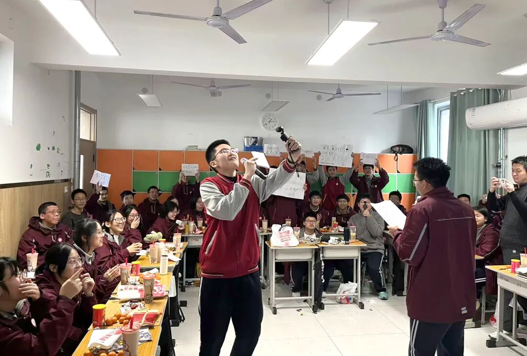 元旦狂欢，岁末教室里的诗与歌丨私立一中学生元旦联欢活动温情举行